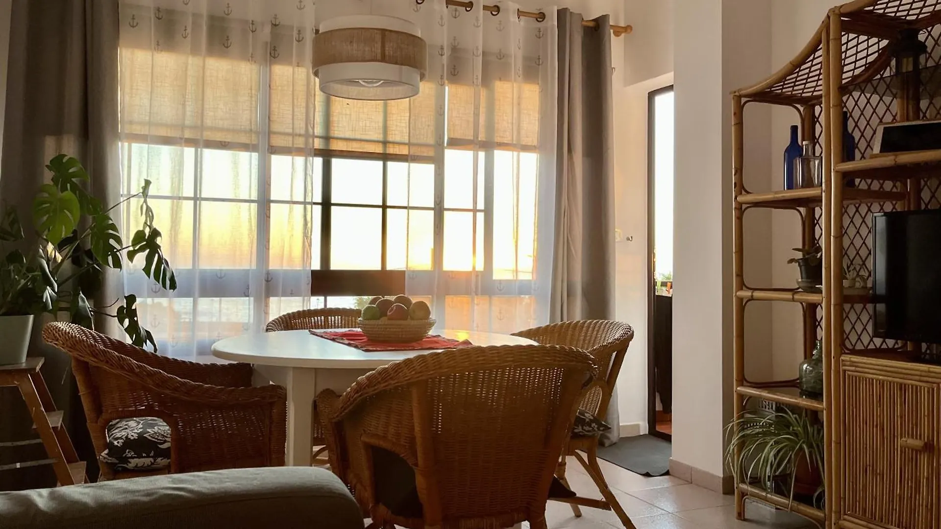 Apartamento Vistas Al Mar contacts